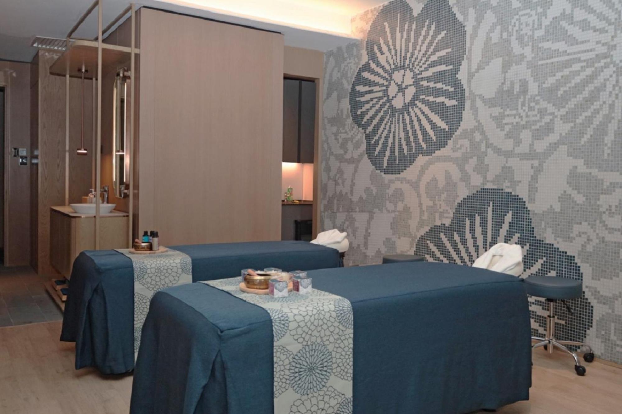 Amari Spice Penang Otel Bayan Lepas Dış mekan fotoğraf A treatment room at the Four Seasons Spa